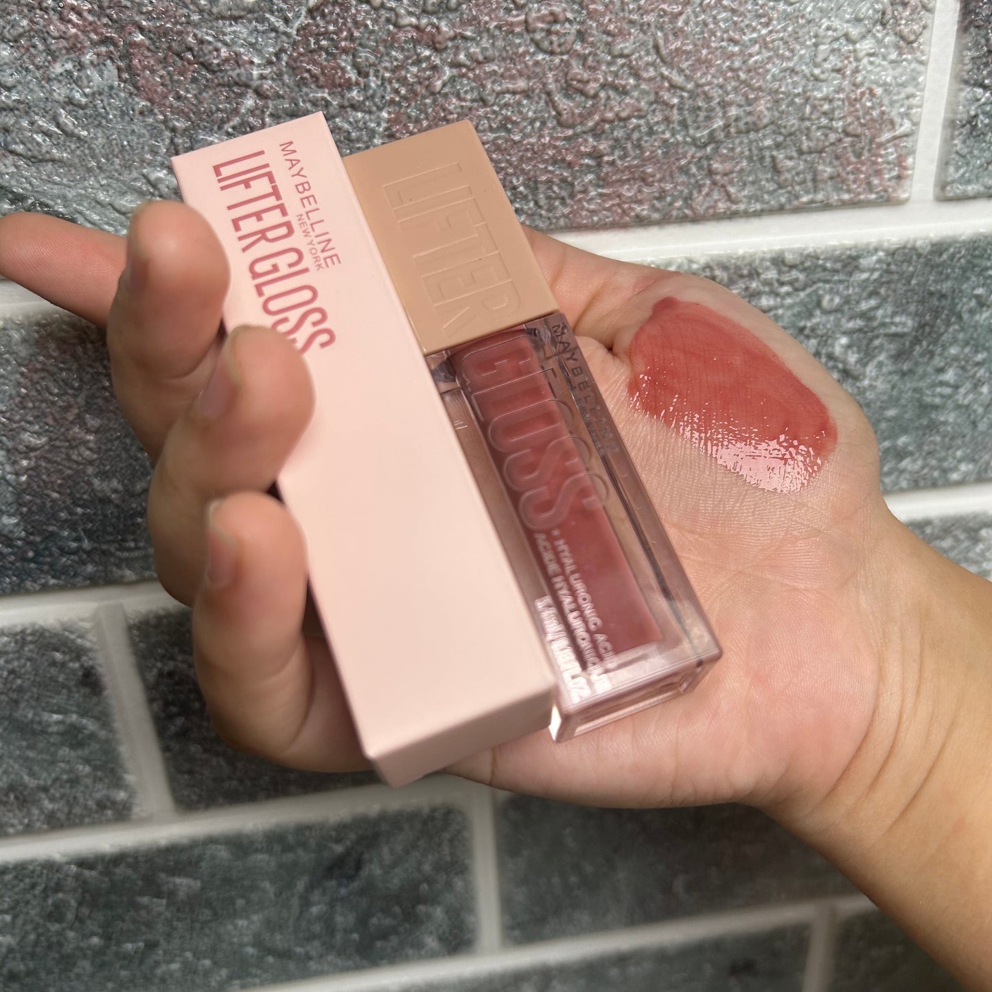 Maybelline New York Lifter Hydrating Lip Gloss